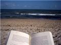 Prendi il sole e leggi un libro - La Biblioteca non va in vacanza!